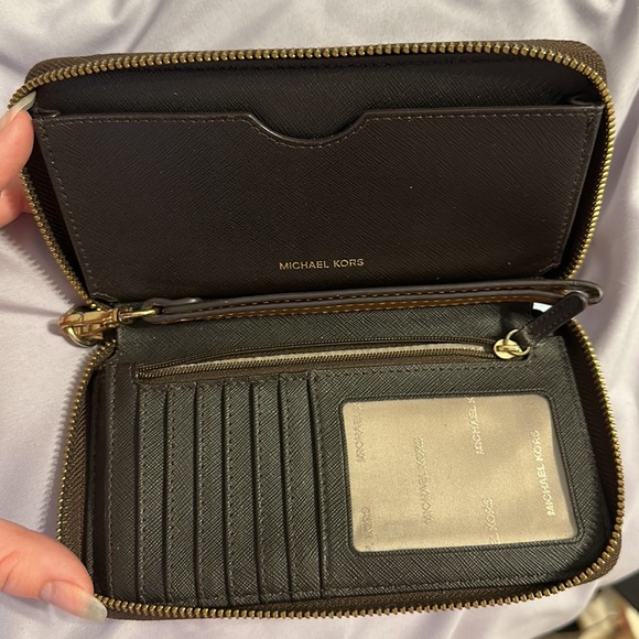 Micheal kors wallet - Picture 2 of 4